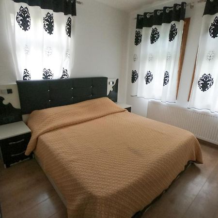 Hotel Fusha E Gjese วัลโบเนอ ภายนอก รูปภาพ