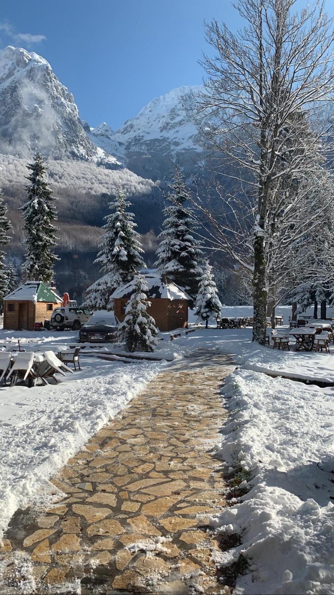 Hotel Fusha E Gjese วัลโบเนอ ภายนอก รูปภาพ