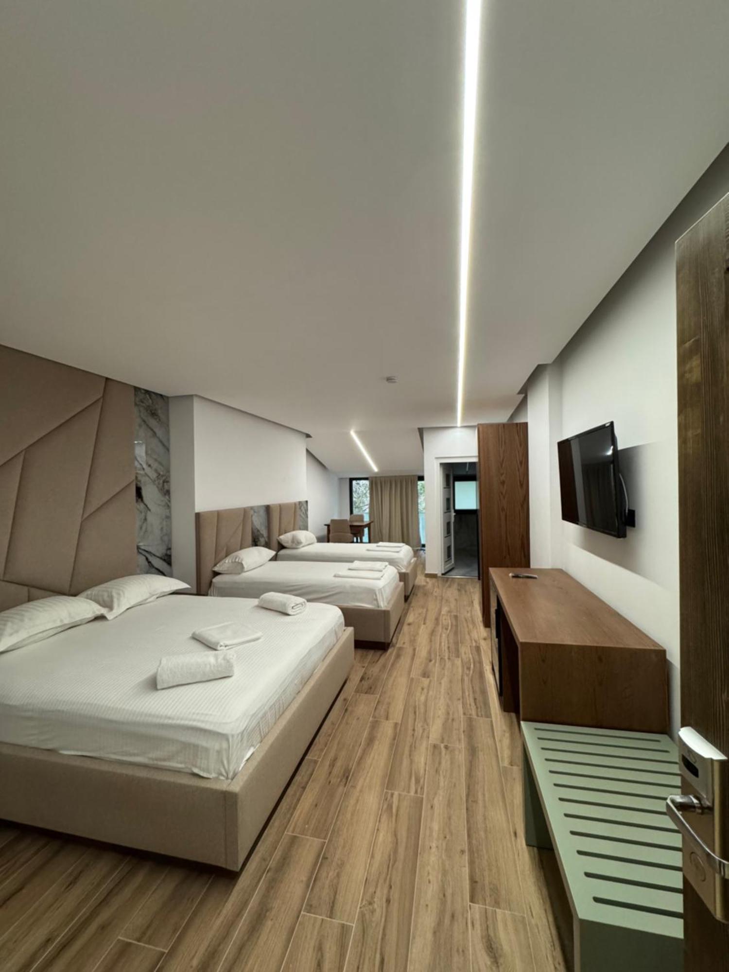 Hotel Fusha E Gjese วัลโบเนอ ภายนอก รูปภาพ