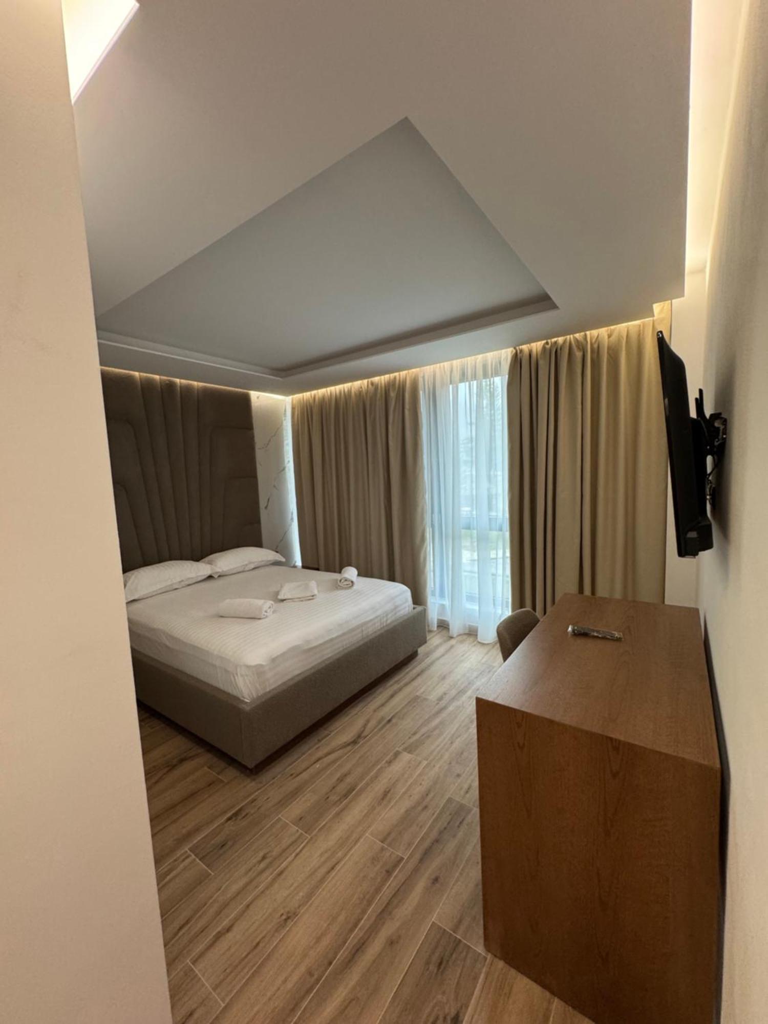 Hotel Fusha E Gjese วัลโบเนอ ภายนอก รูปภาพ