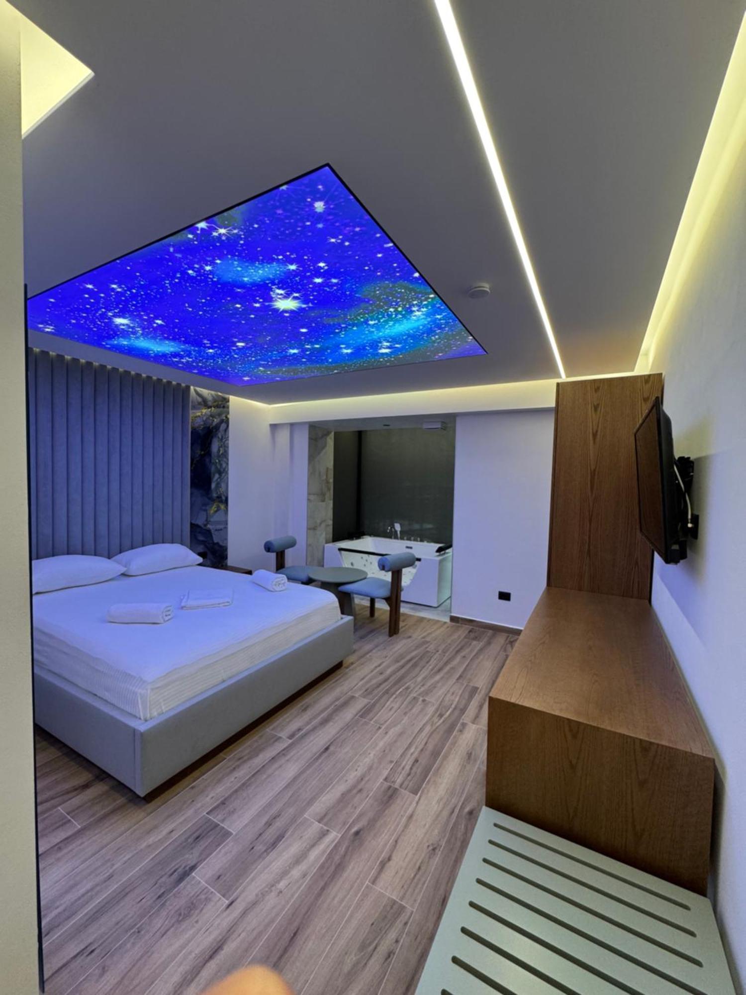 Hotel Fusha E Gjese วัลโบเนอ ภายนอก รูปภาพ