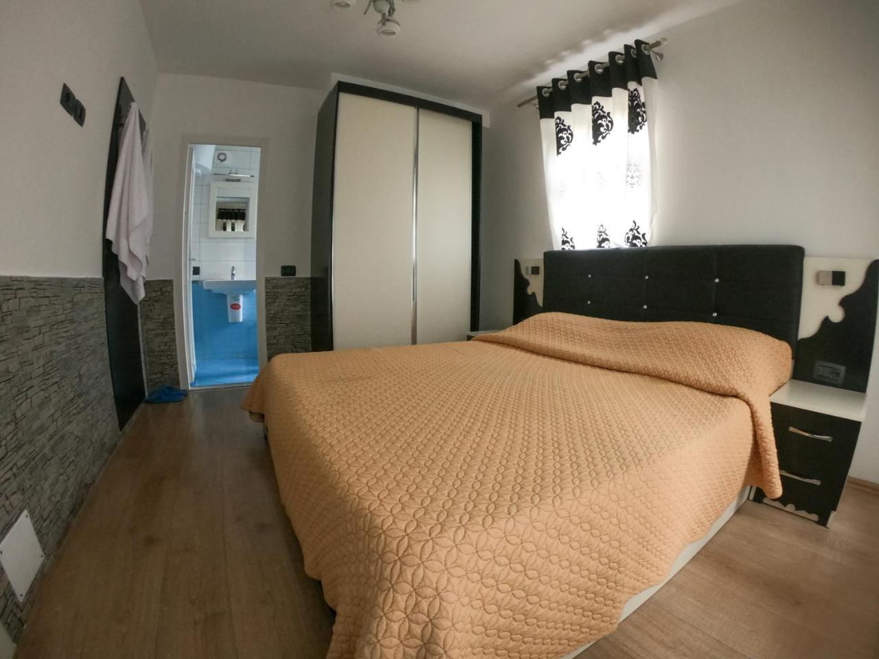 Hotel Fusha E Gjese วัลโบเนอ ภายนอก รูปภาพ