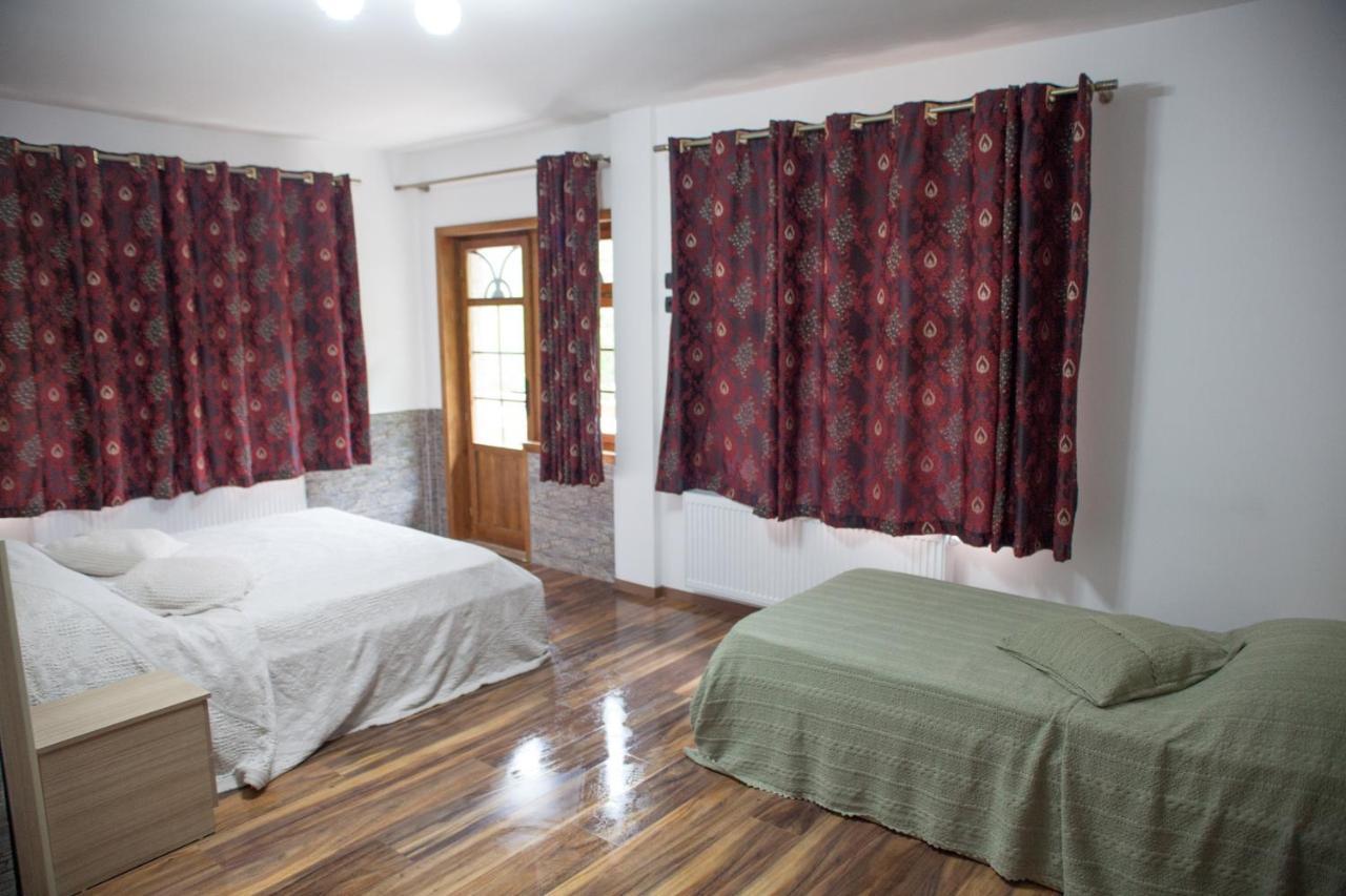 Hotel Fusha E Gjese วัลโบเนอ ภายนอก รูปภาพ