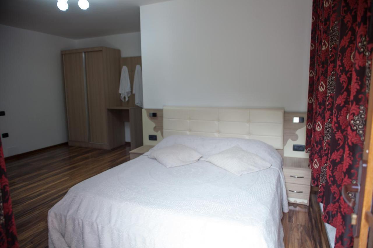 Hotel Fusha E Gjese วัลโบเนอ ภายนอก รูปภาพ